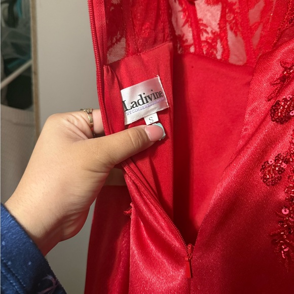 PROM DRESS LA Divine Elegant Red Off-Shoulder - Picture 9 of 10